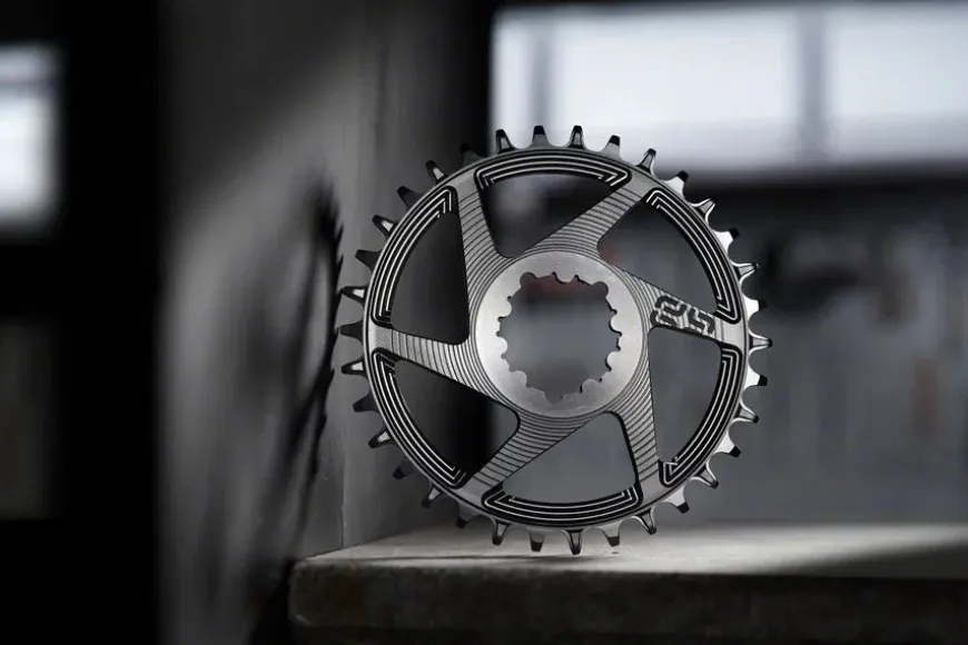 E-Thirteen Helix R Chainring - 30t 11/12-Speed 3mm Offset SRAM 3-Bolt DM BLK