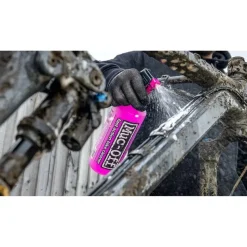 Muc-Off 8-in-1 Cleaning Kit: Tub with 8 Pieces