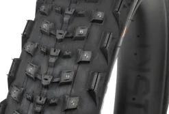45NRTH Dillinger 4 Tire, 120 TPI 168 Large Concave Carbide Aluminum Studs - 26 x 4.2"